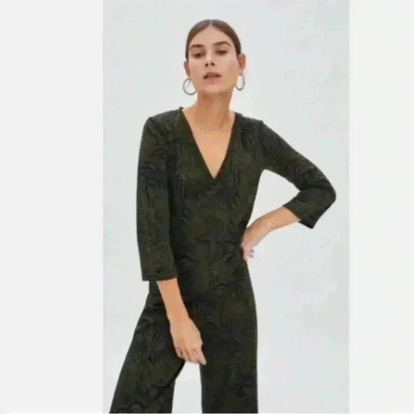 ❤️BNWOT Zara trafaluc animal print jumpsuit  size S - Picture 2 of 7